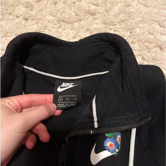 SOLD ON CURTSY - Picture 4 of 5